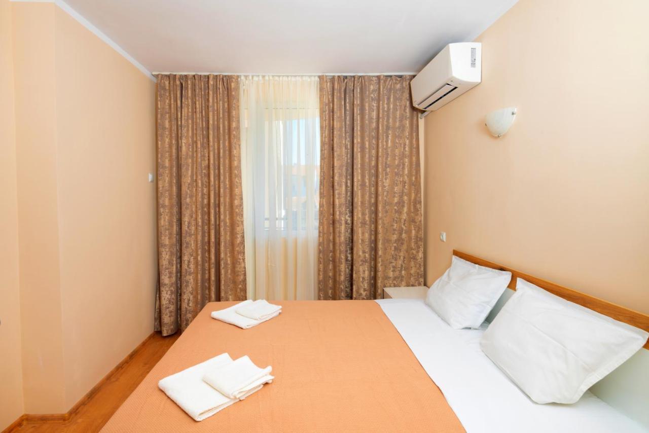House With Garden Hotel Pomorie Exterior photo
