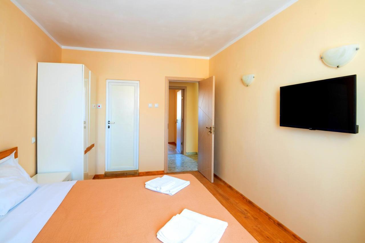 House With Garden Hotel Pomorie Exterior photo