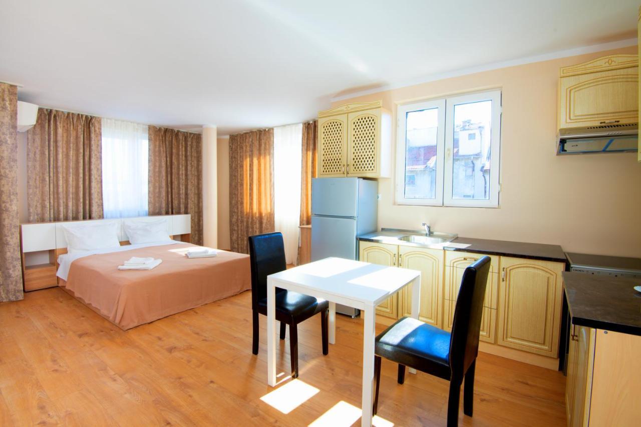 House With Garden Hotel Pomorie Exterior photo